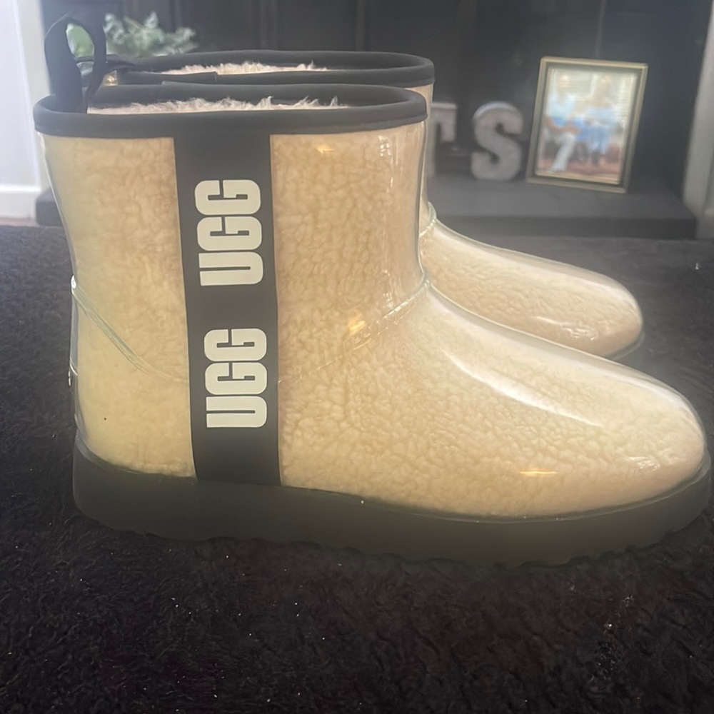 Ugg clear boots size 9 women